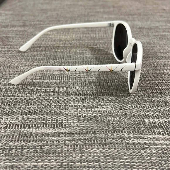 Neff Poppy Sunglasses - Picture 5 of 6